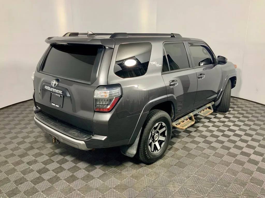 Toyota 4Runner photo 18