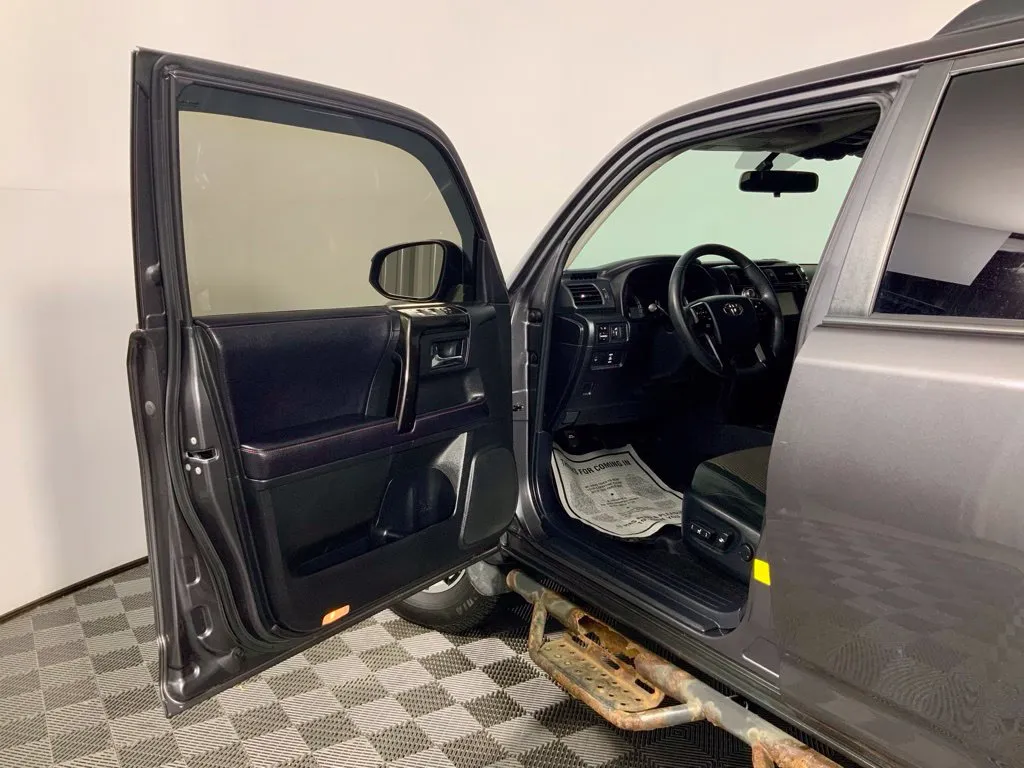 Toyota 4Runner photo 19