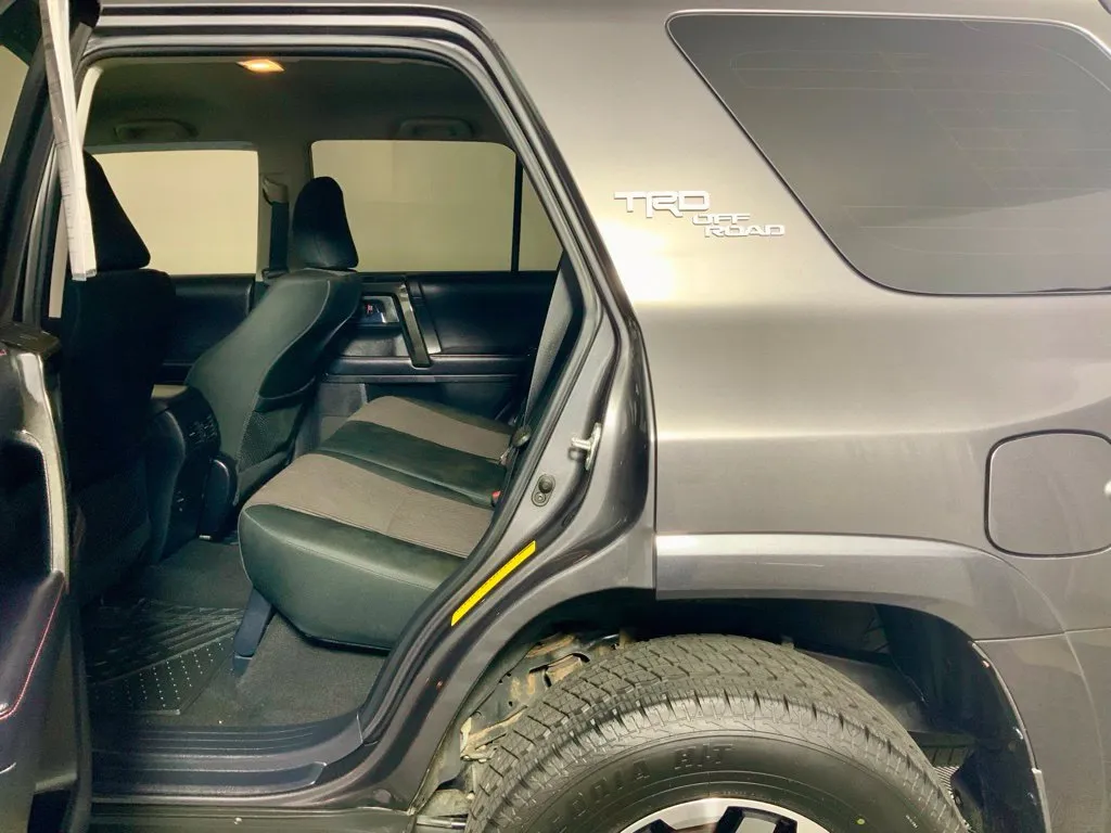 Toyota 4Runner photo 30