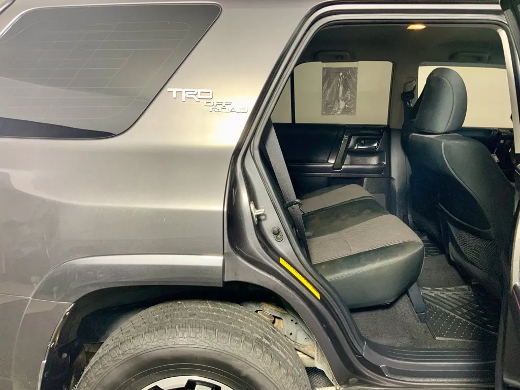 Toyota 4Runner photo 33