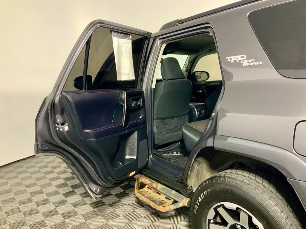Toyota 4Runner photo 29