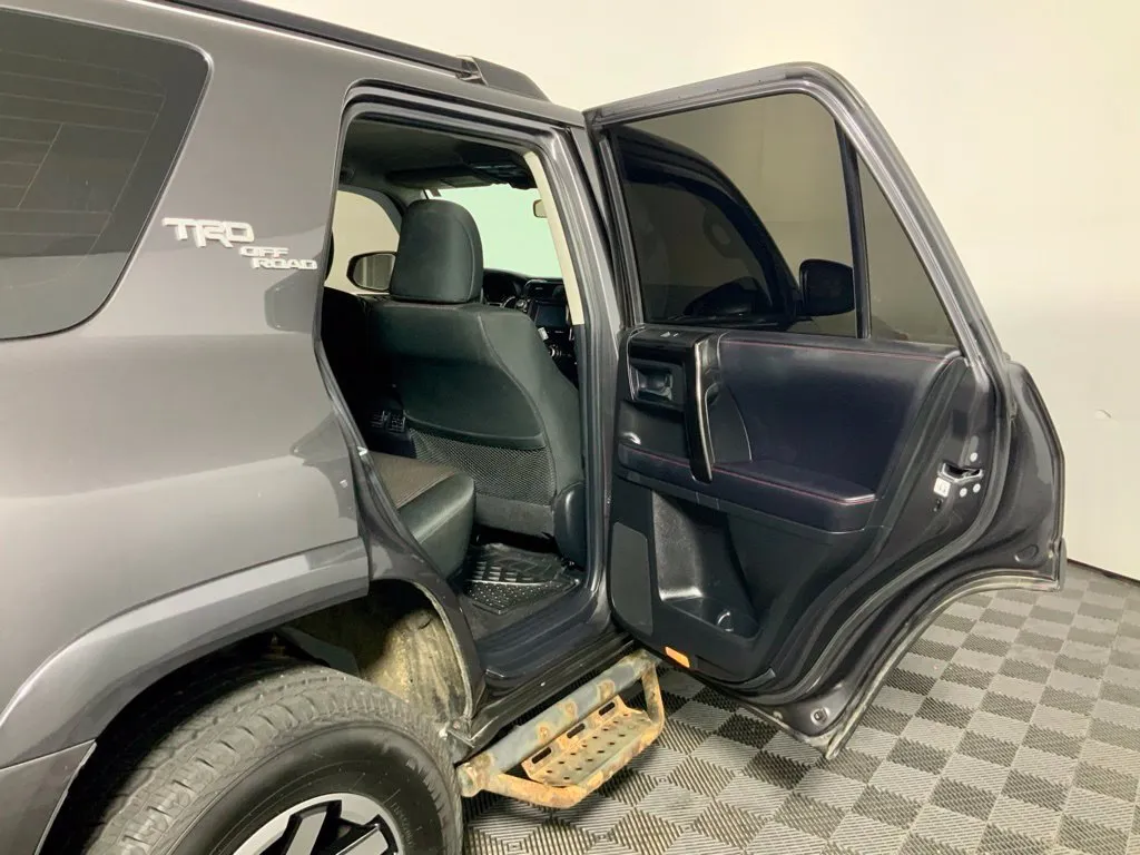 Toyota 4Runner photo 32