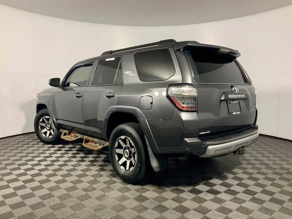 Toyota 4Runner photo 12