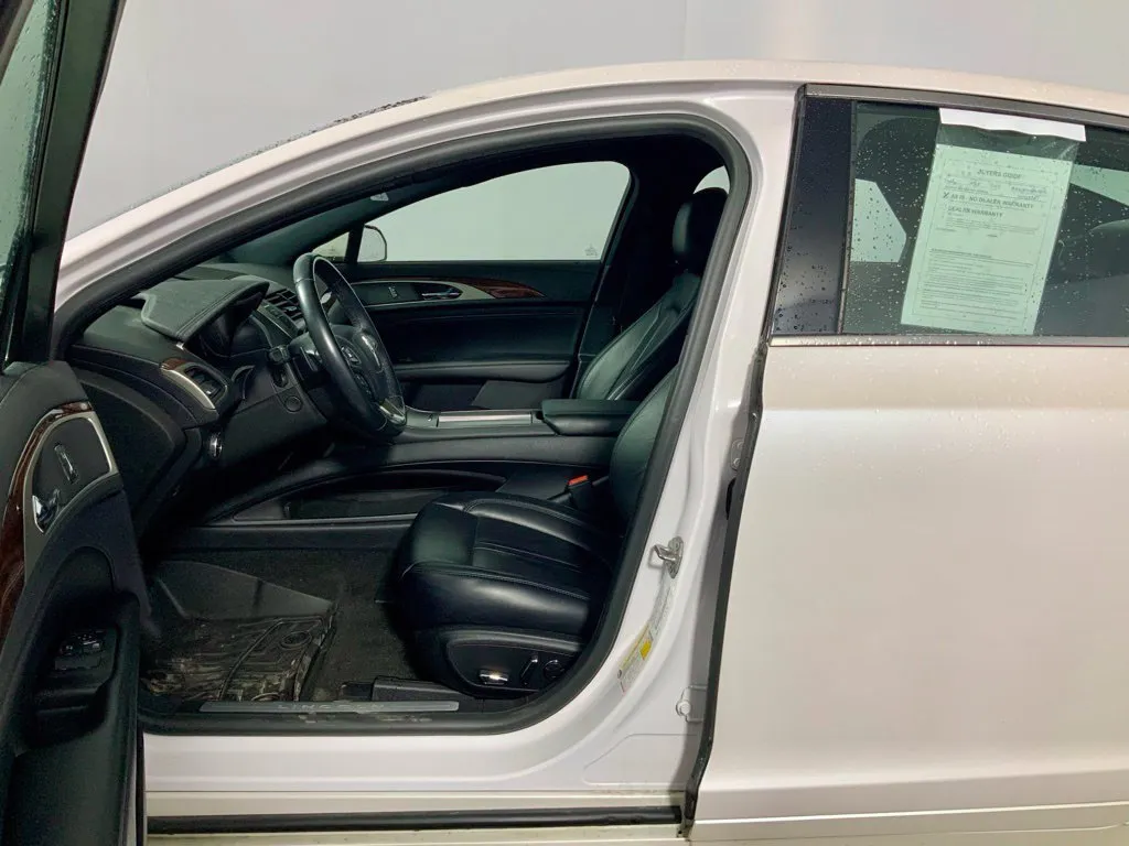 Lincoln MKZ photo 20