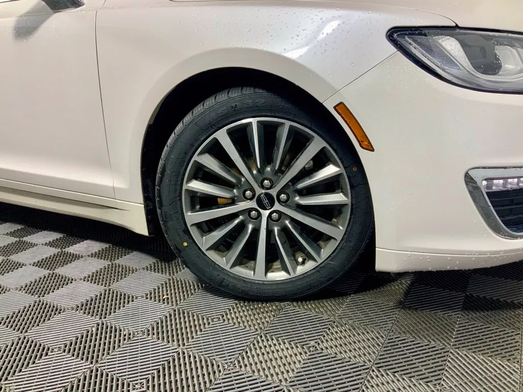 Lincoln MKZ photo 36