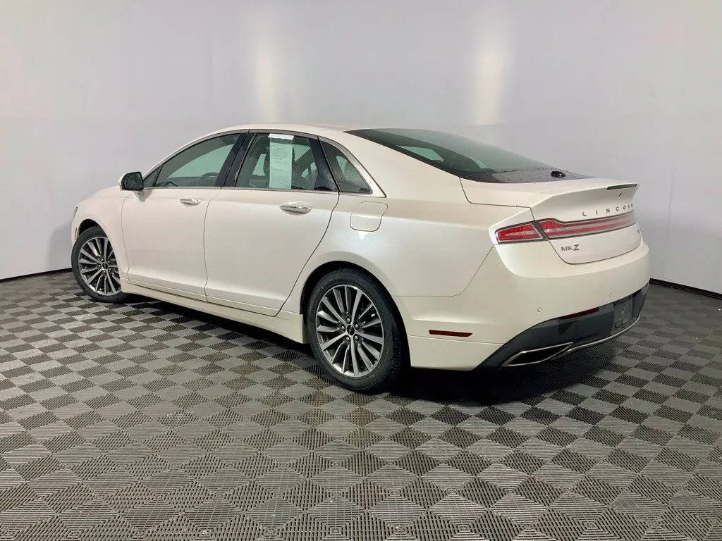 Lincoln MKZ photo 12