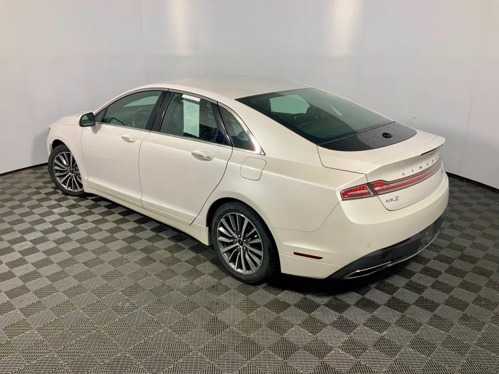 Lincoln MKZ photo 13