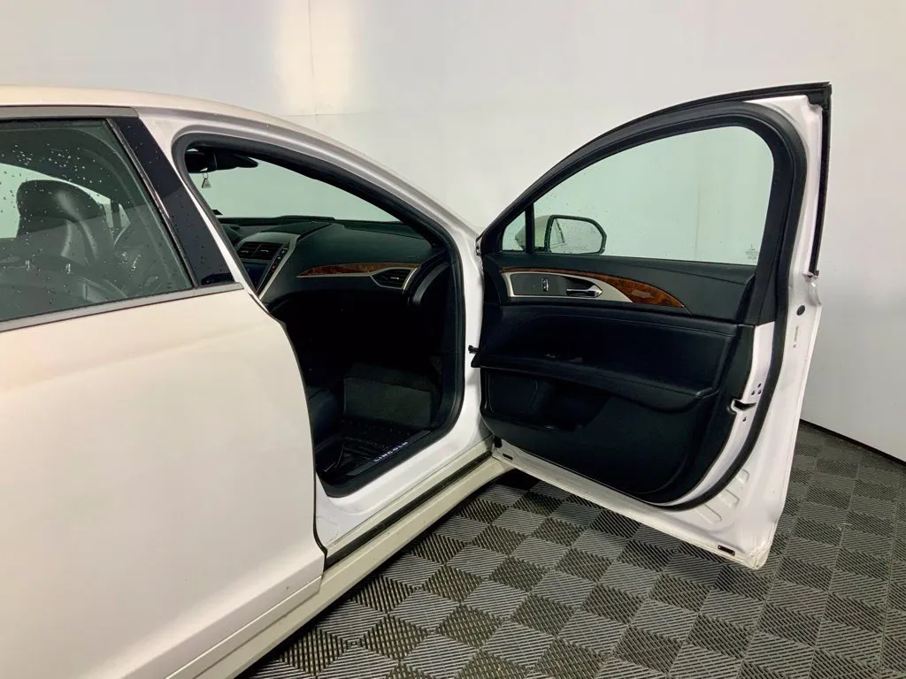 Lincoln MKZ photo 34
