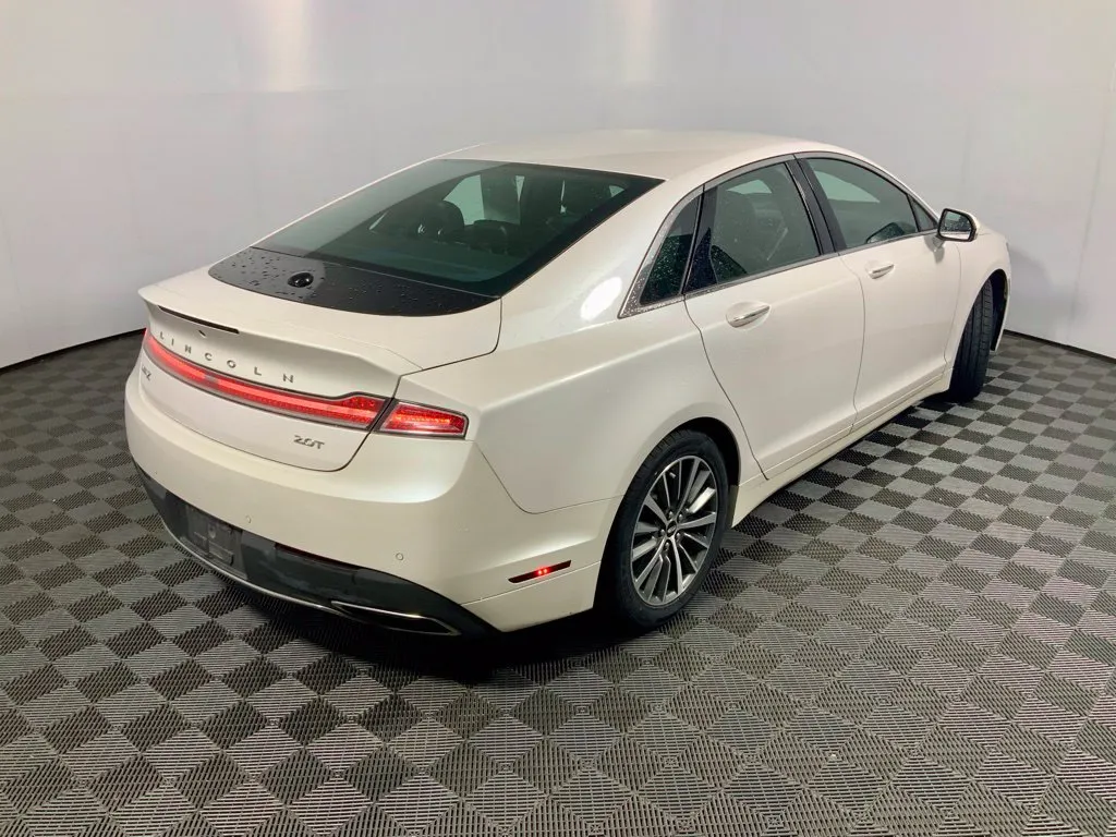 Lincoln MKZ photo 18