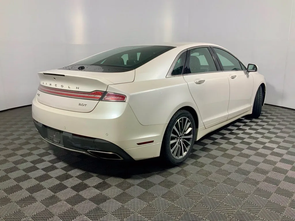 Lincoln MKZ photo 17