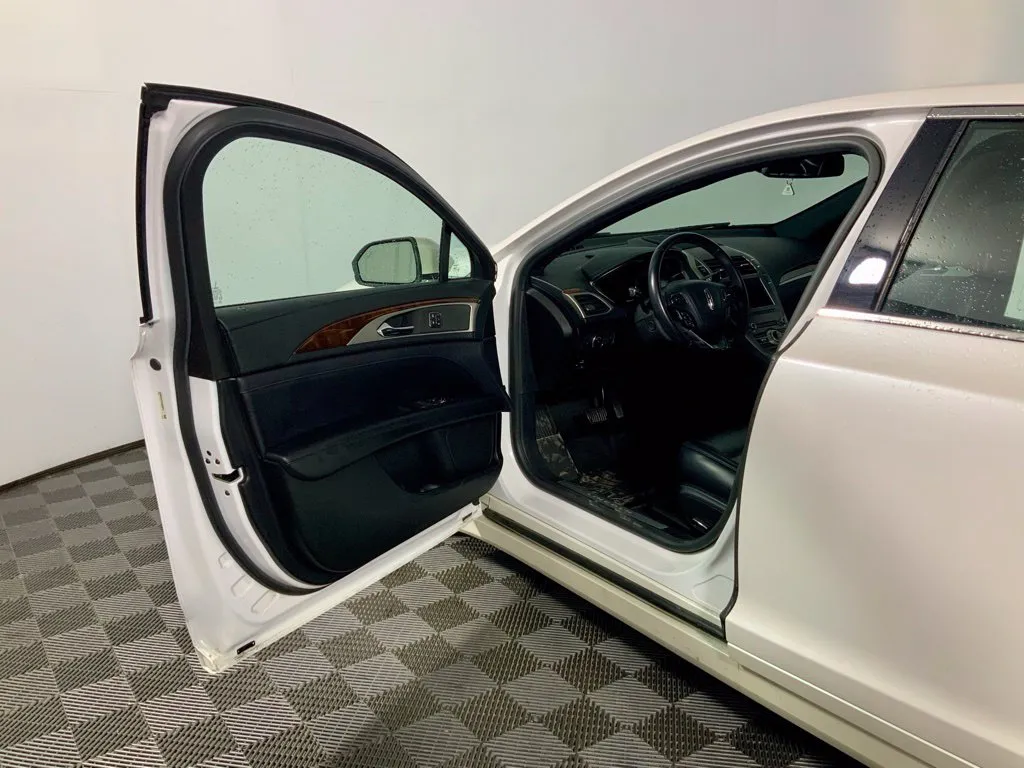 Lincoln MKZ photo 19