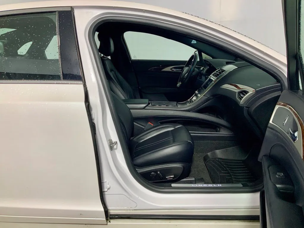 Lincoln MKZ photo 35