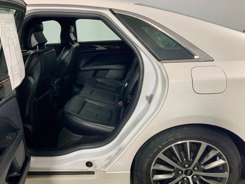 Lincoln MKZ photo 30