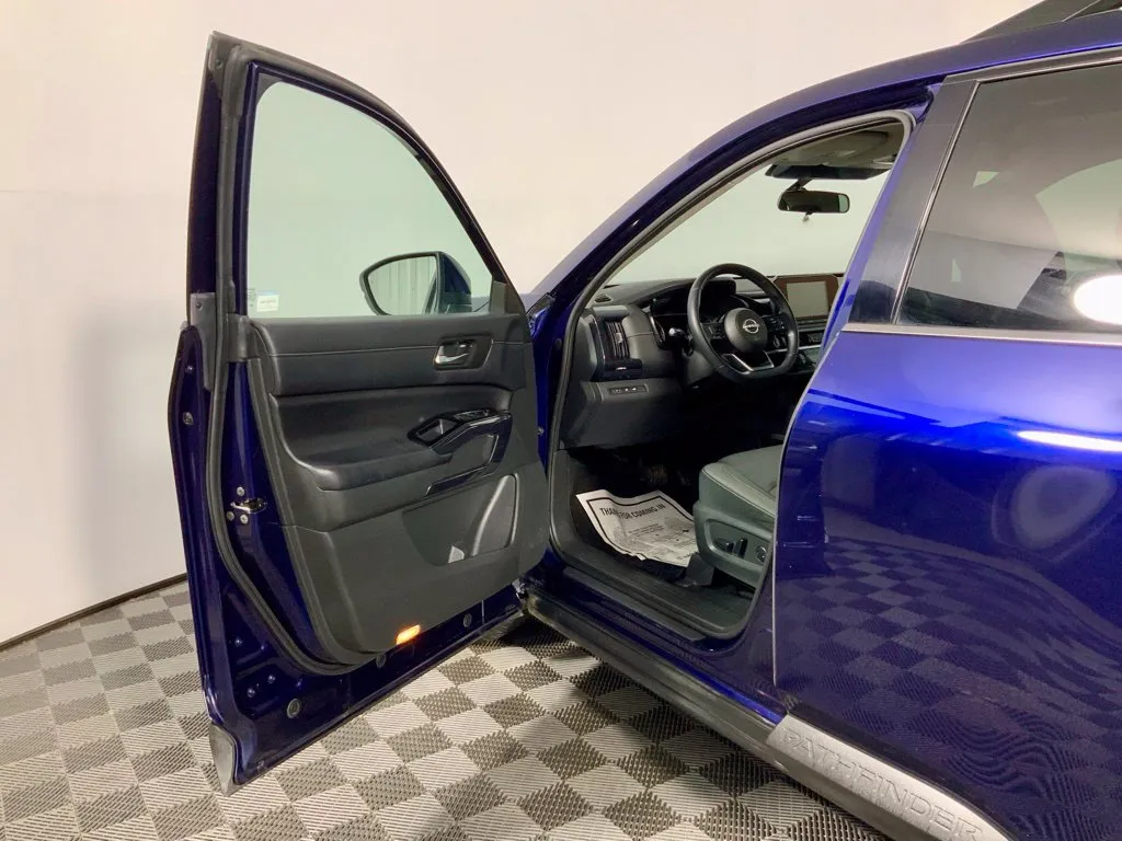 Nissan Pathfinder photo 18