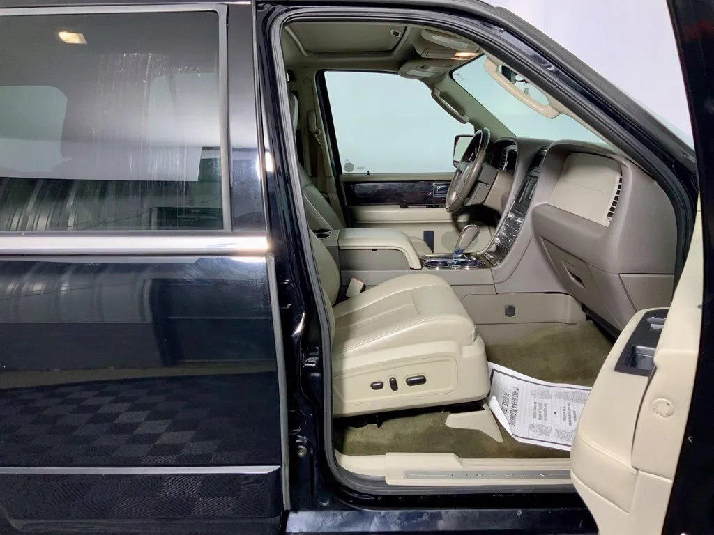 Lincoln Navigator photo 36