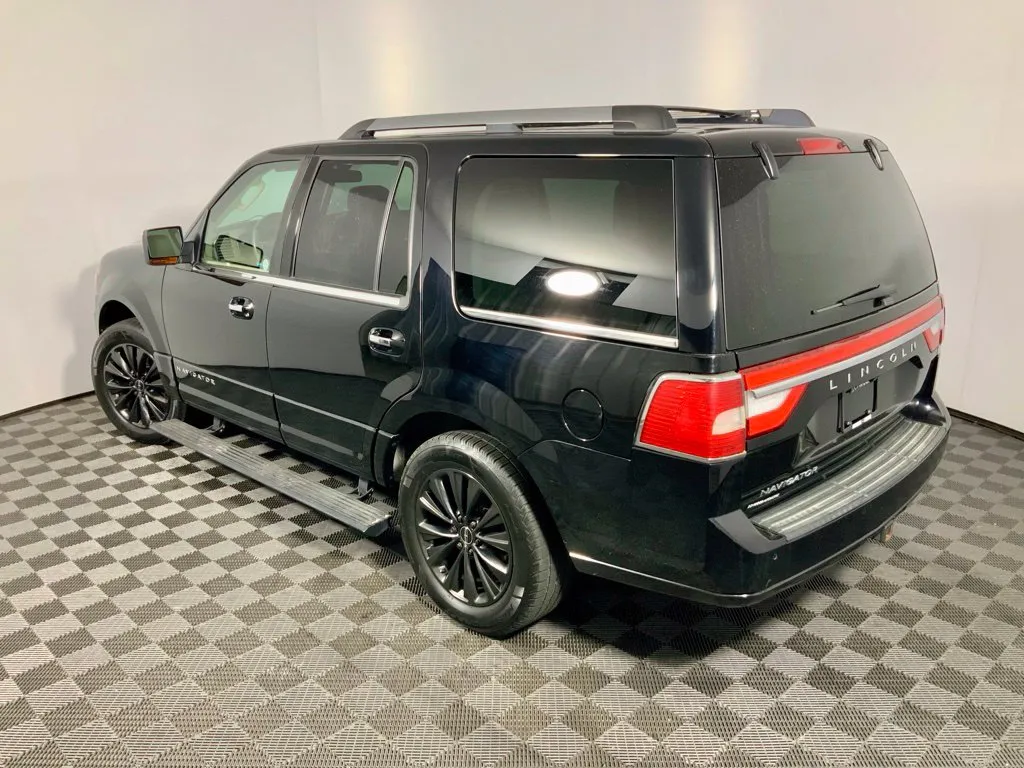 Lincoln Navigator photo 14