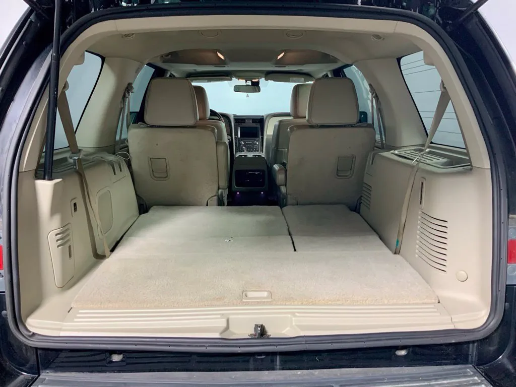 Lincoln Navigator photo 32