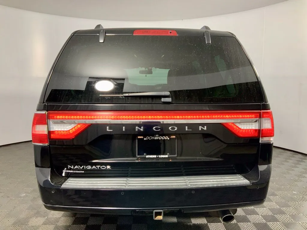 Lincoln Navigator photo 16