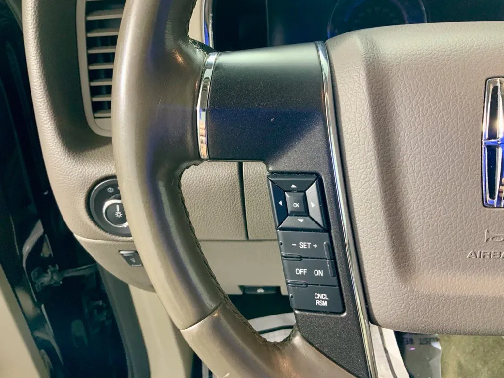 Lincoln Navigator photo 27