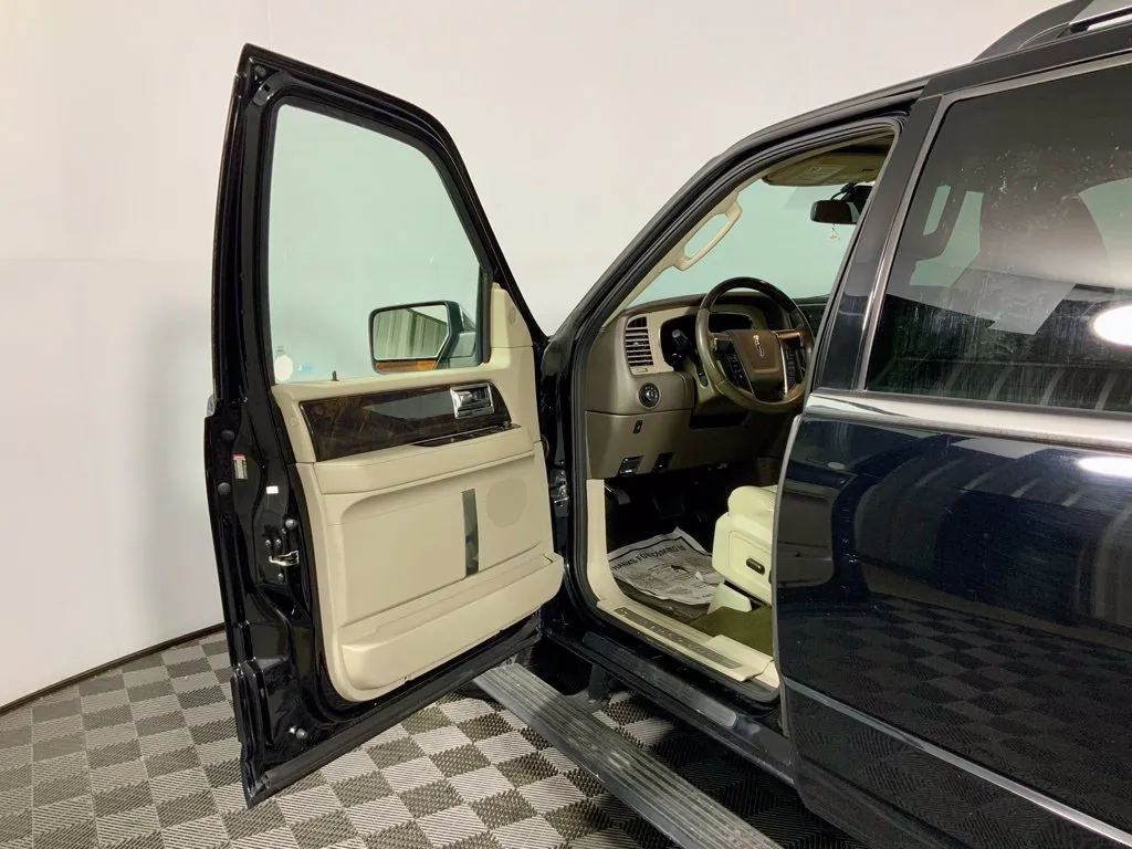 Lincoln Navigator photo 20