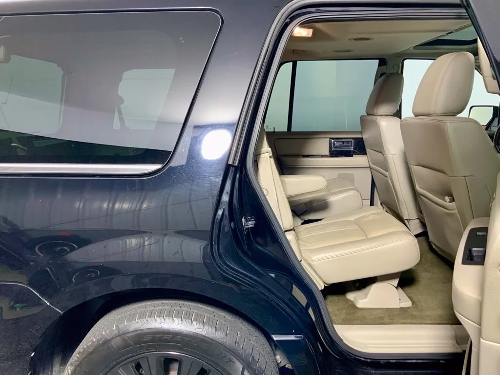 Lincoln Navigator photo 34