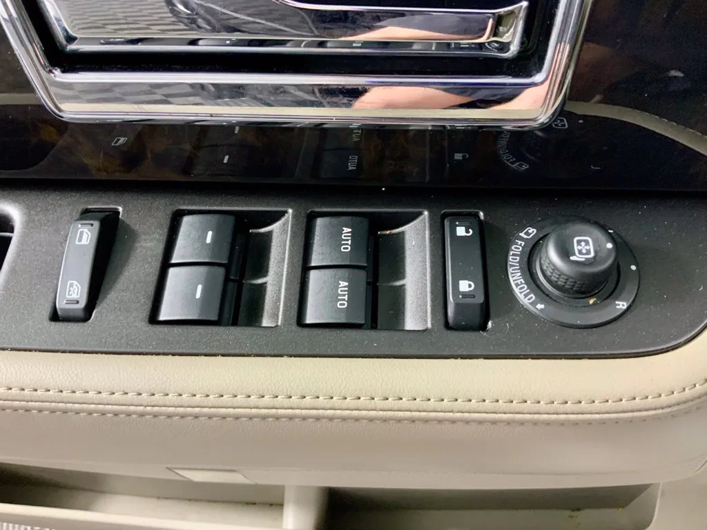 Lincoln Navigator photo 23