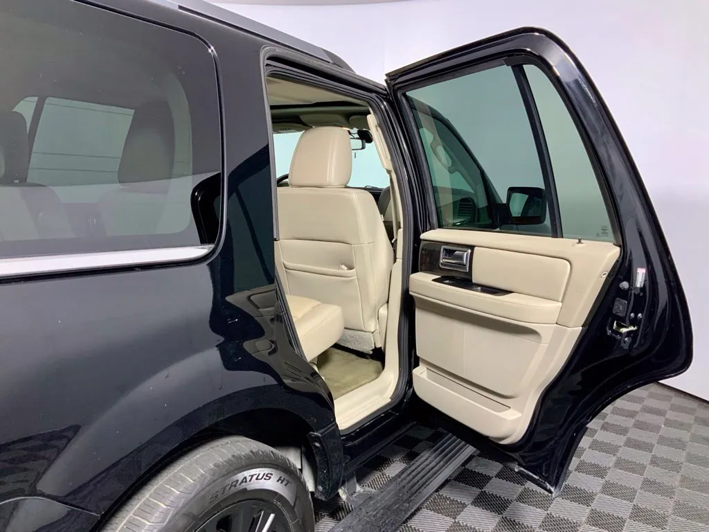 Lincoln Navigator photo 33