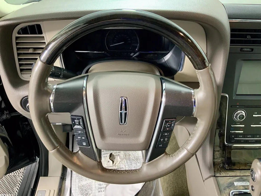 Lincoln Navigator photo 26