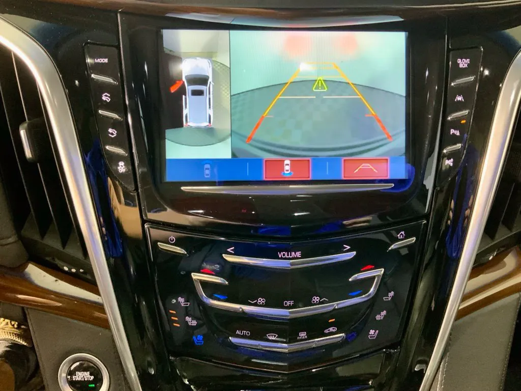 Cadillac Escalade photo 3