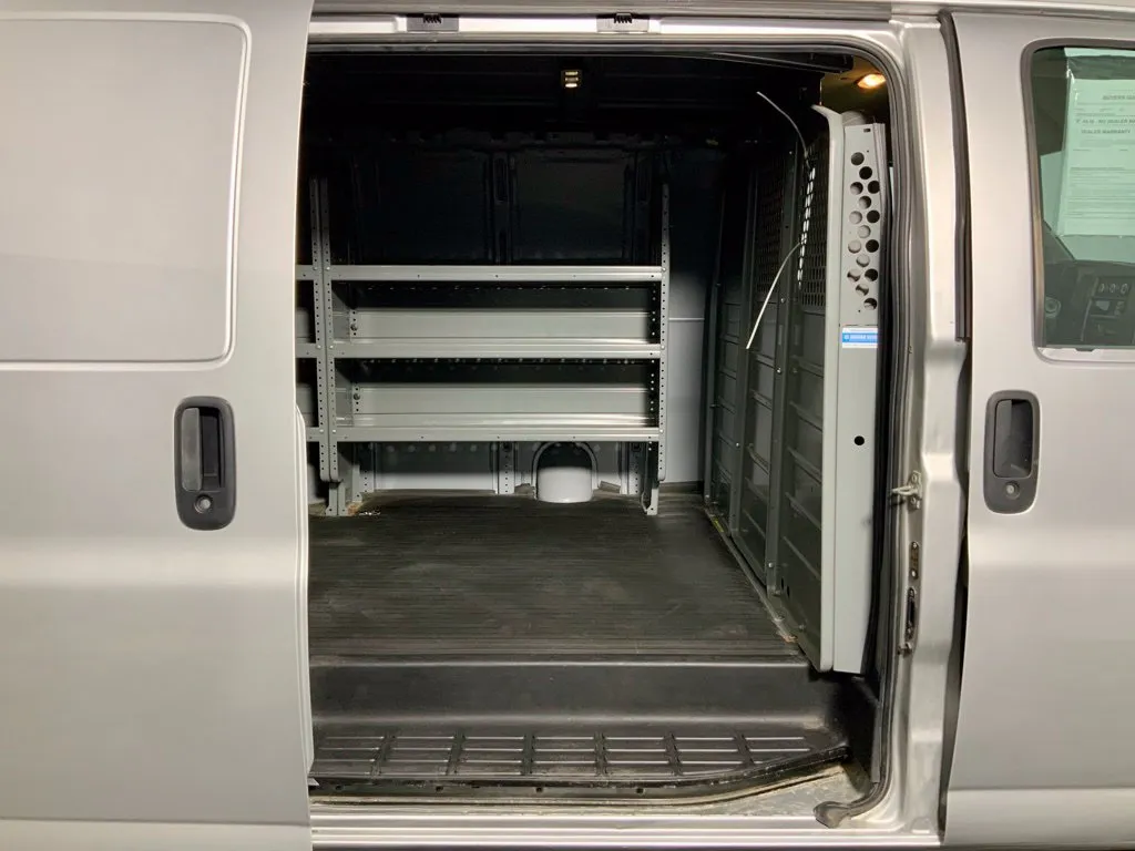 Chevrolet Express photo 29