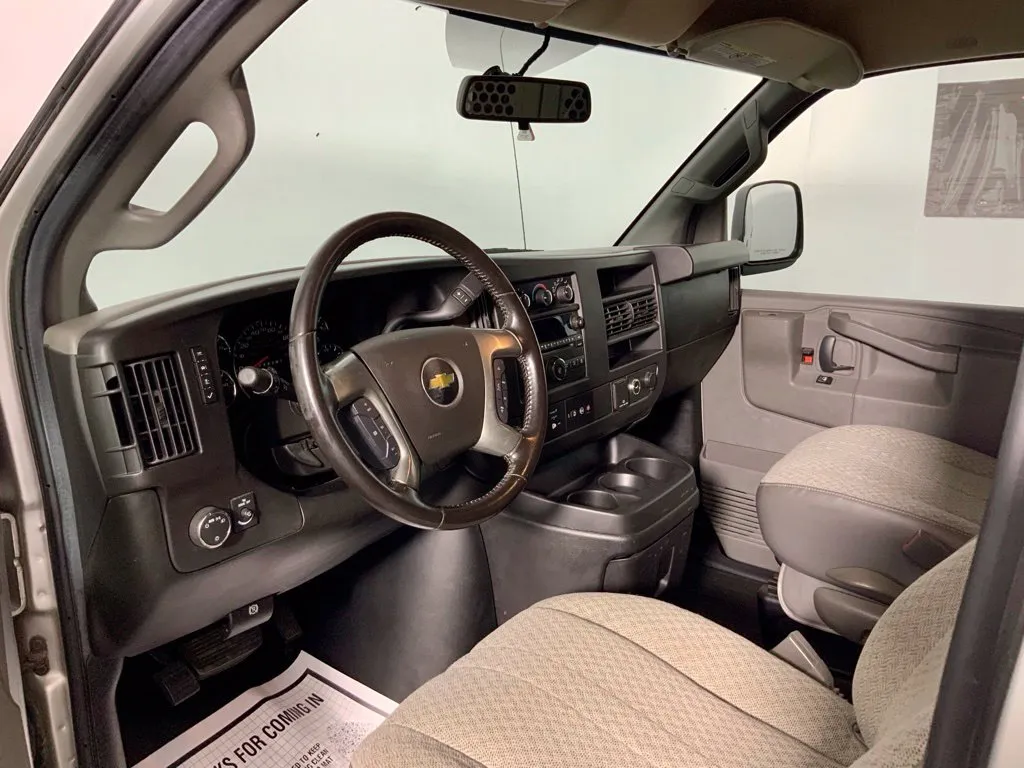Chevrolet Express photo 19