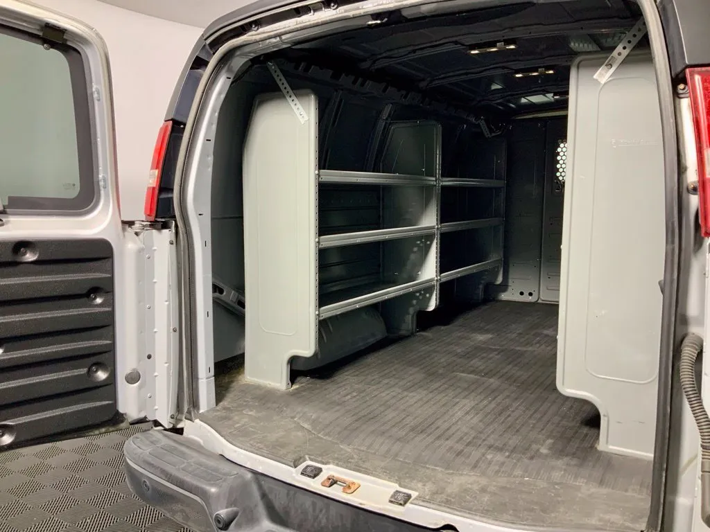 Chevrolet Express photo 27