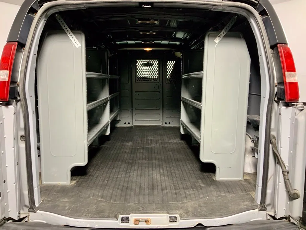 Chevrolet Express photo 28