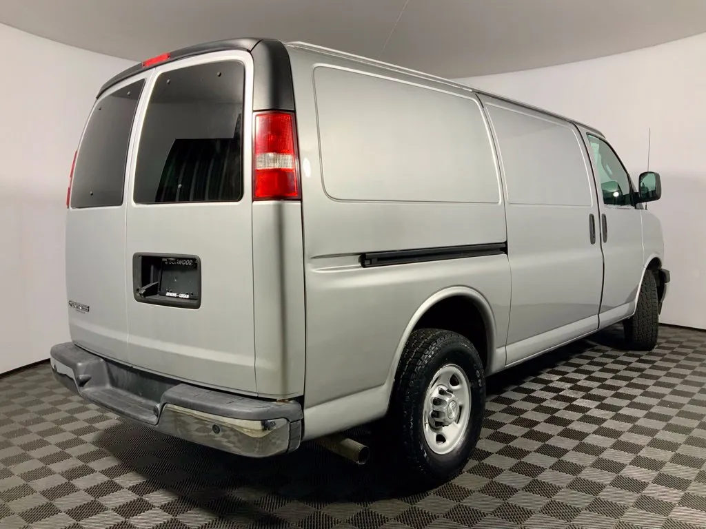 Chevrolet Express photo 14