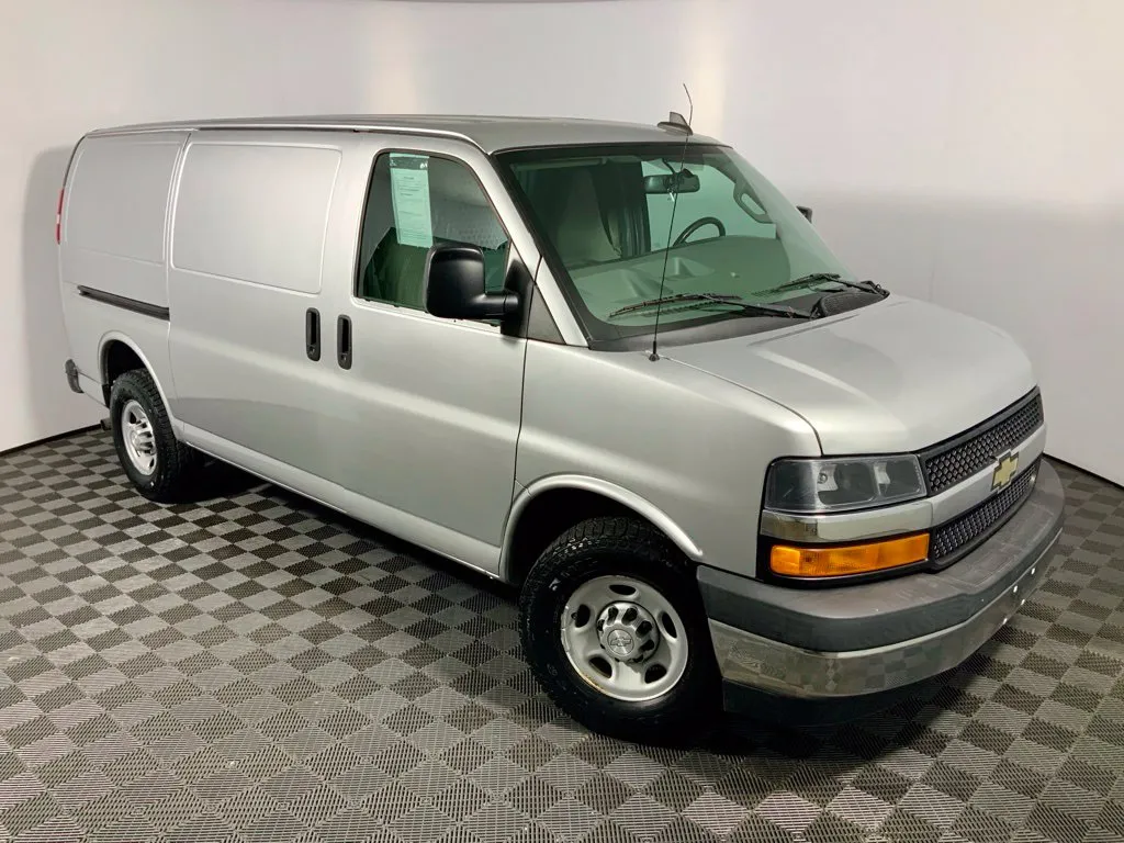 Chevrolet Express photo 3
