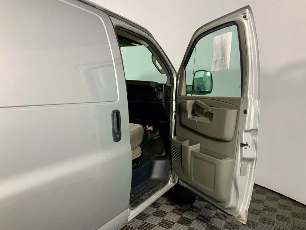 Chevrolet Express photo 31