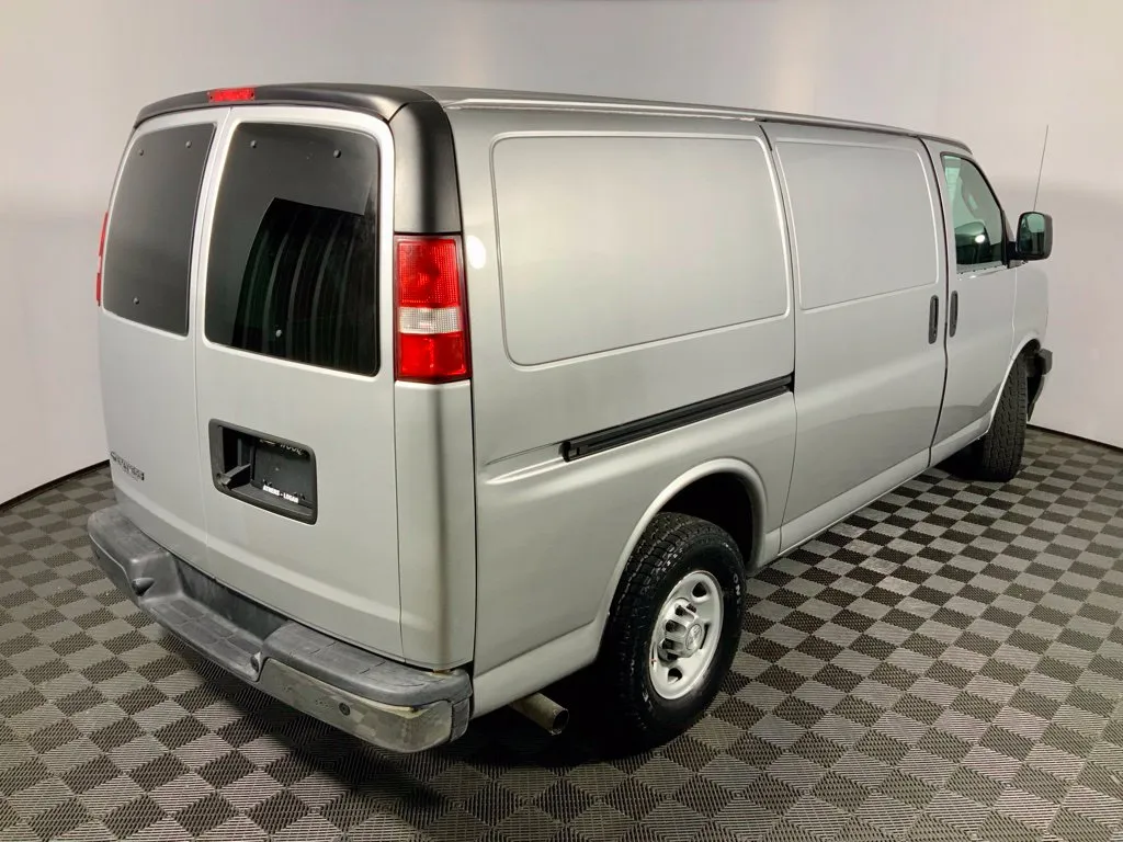 Chevrolet Express photo 16