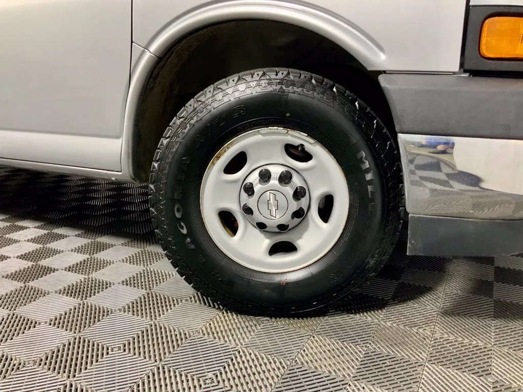 Chevrolet Express photo 33