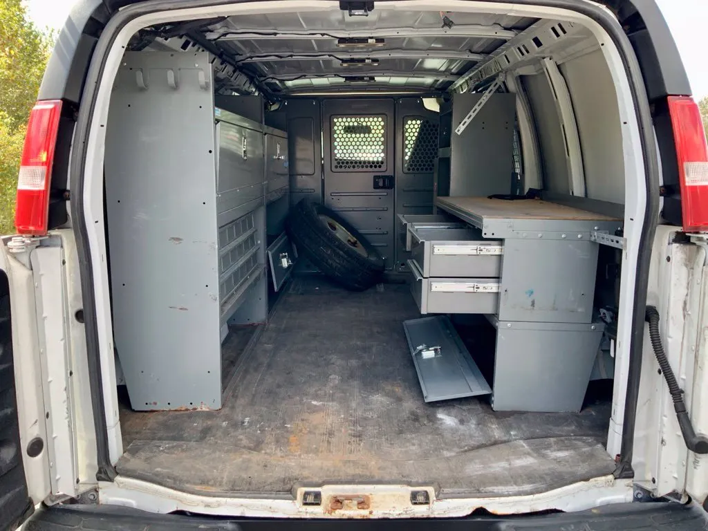 Chevrolet Express photo 21