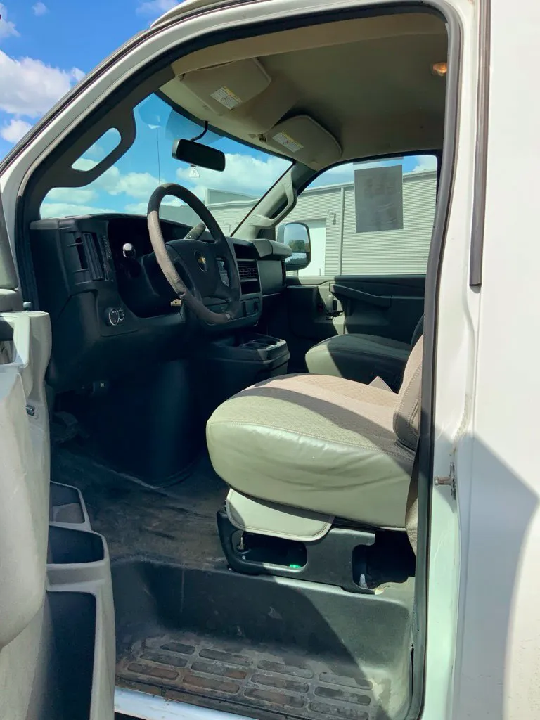 Chevrolet Express photo 14