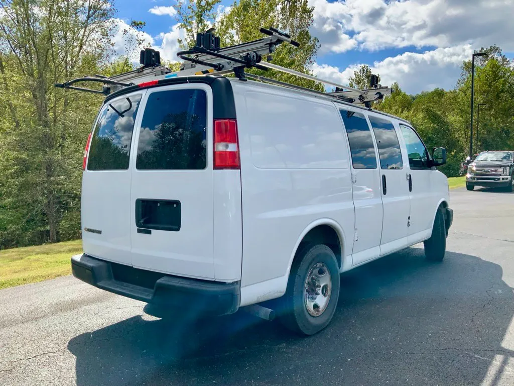Chevrolet Express photo 12
