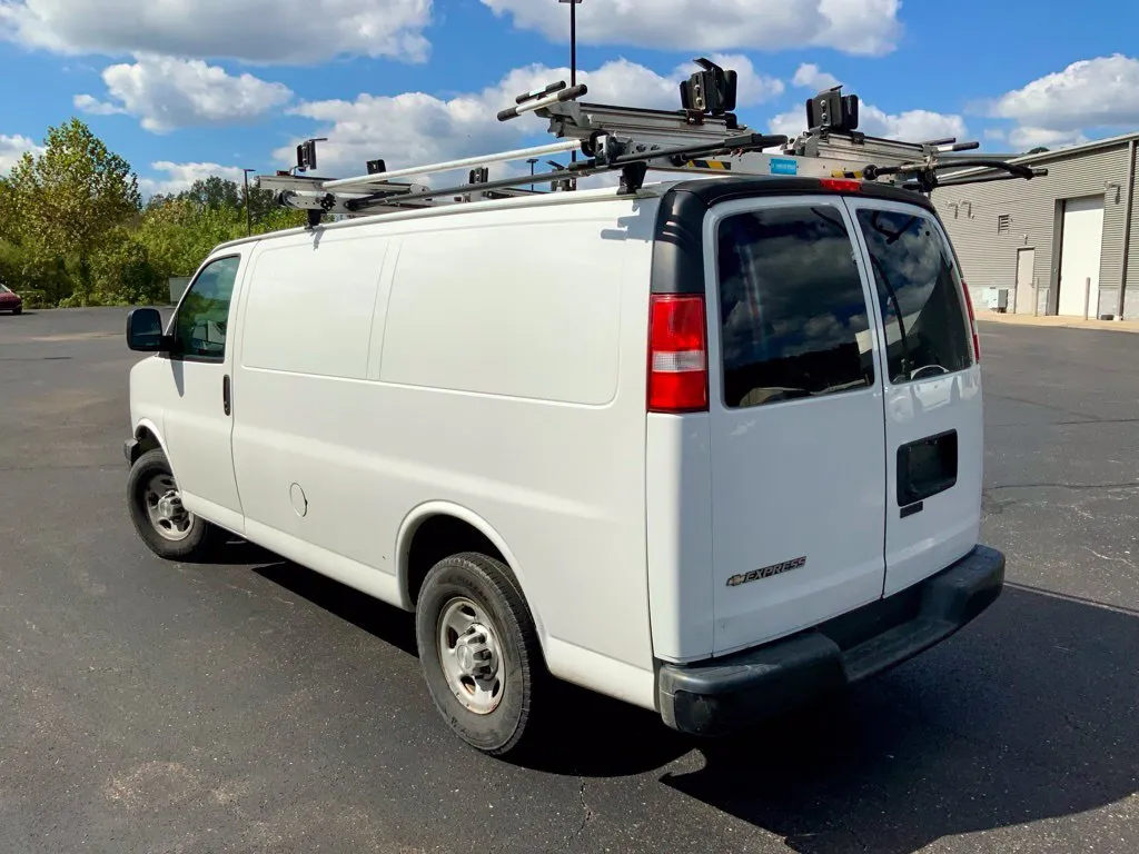 Chevrolet Express photo 8