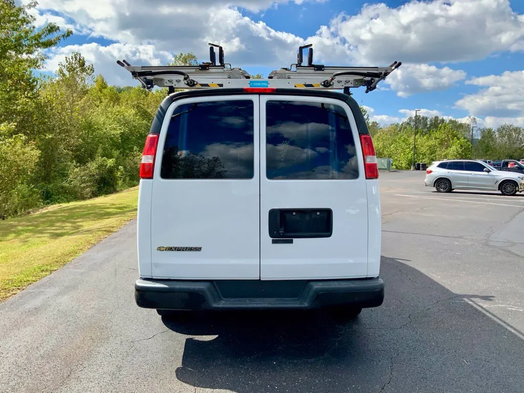 Chevrolet Express photo 9