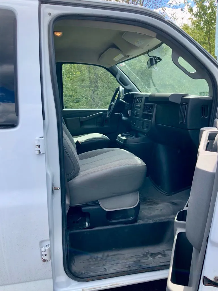Chevrolet Express photo 23
