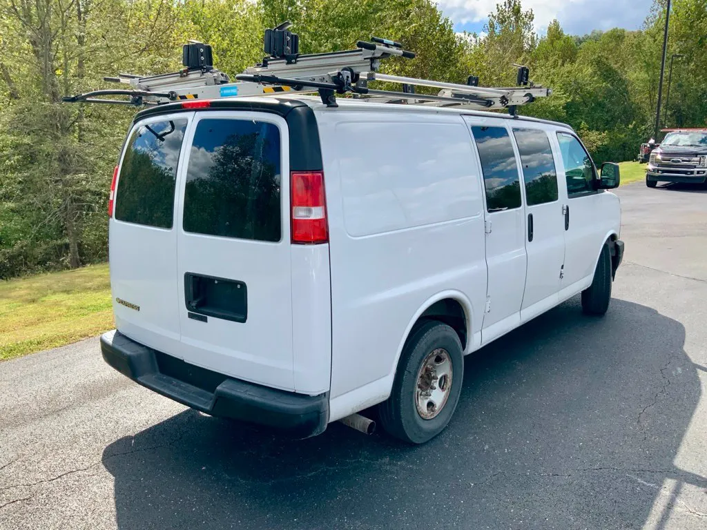 Chevrolet Express photo 13