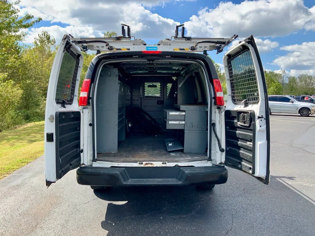 Chevrolet Express photo 11