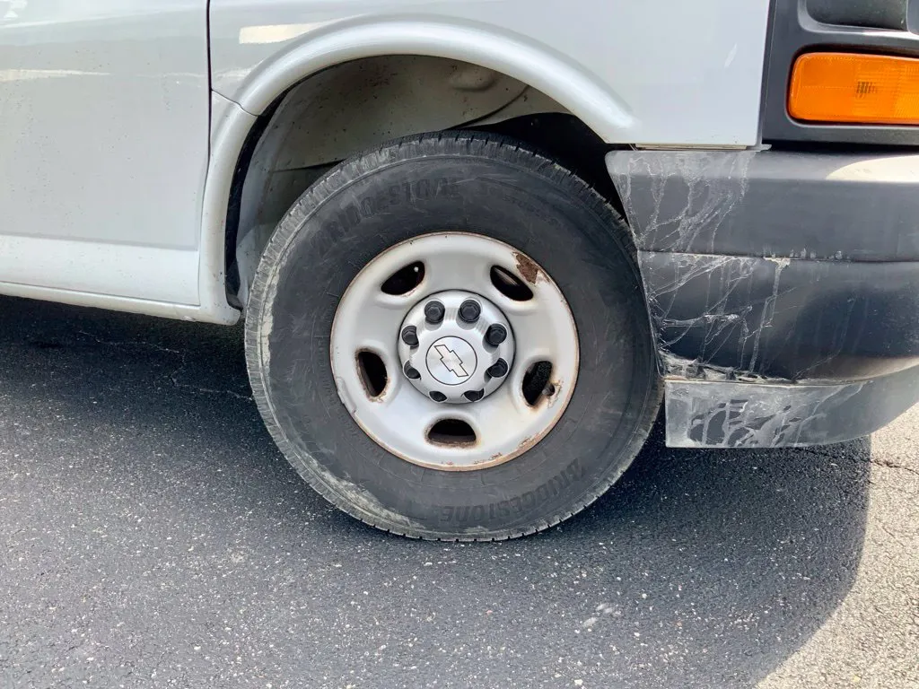 Chevrolet Express photo 24
