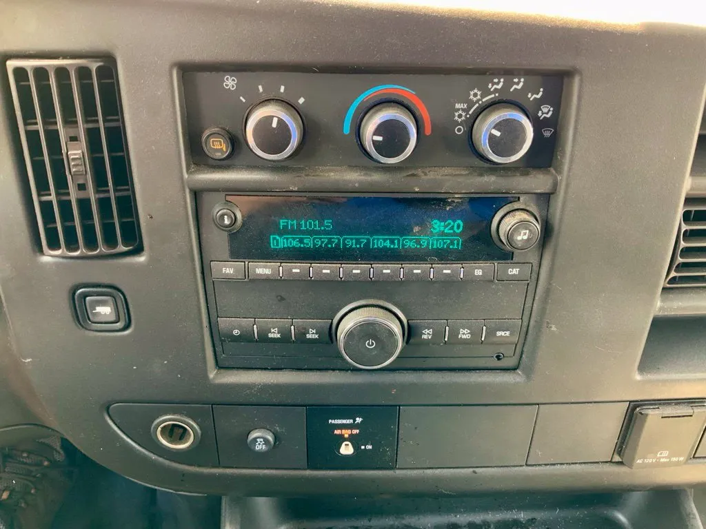 Chevrolet Express photo 19
