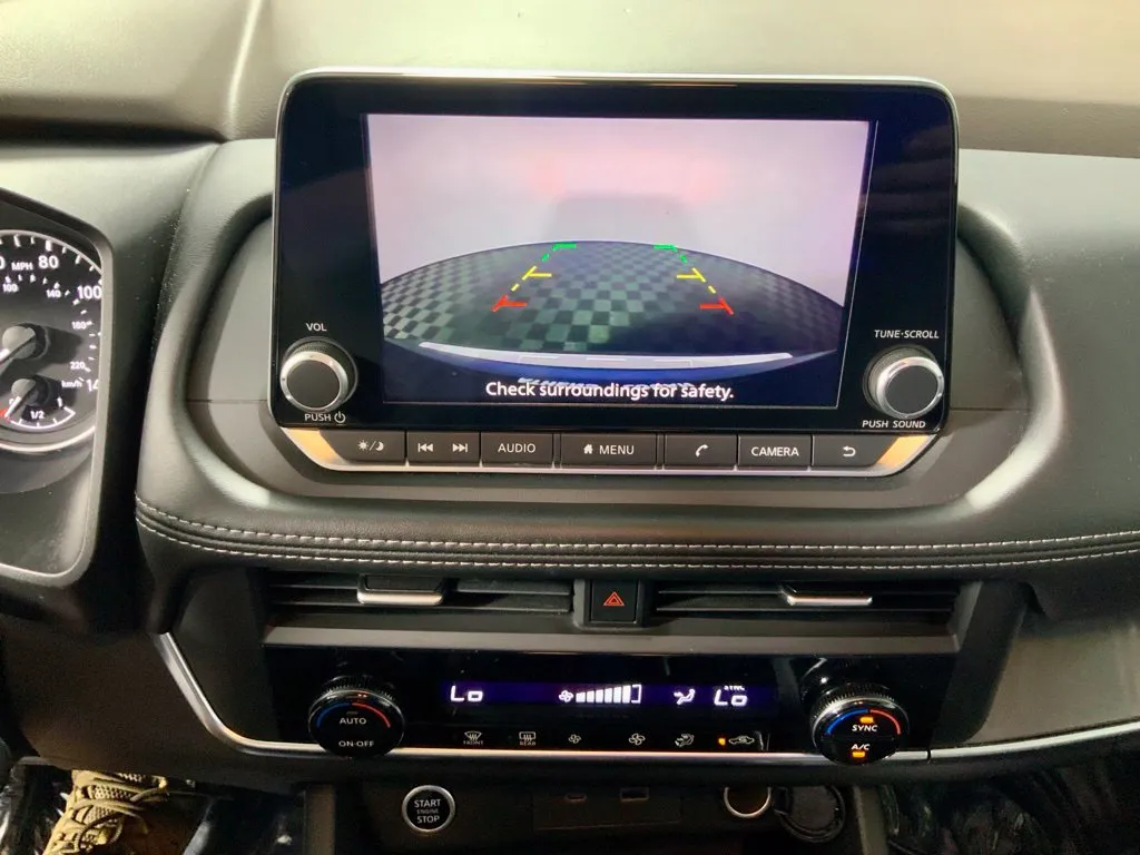 Nissan Rogue photo 2