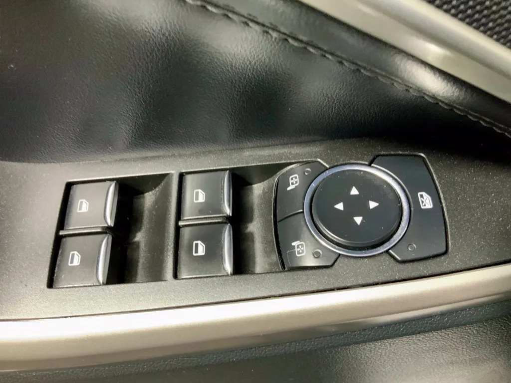 Ford Explorer photo 21